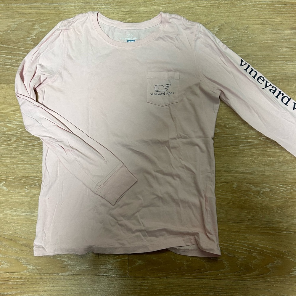 Pink vineyard vines long sleeve t shirt. Women’s XS
